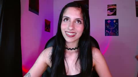 Snapshot of ary_pieerce chatting on 04.23.26 Independent Model online show from 04.23.26