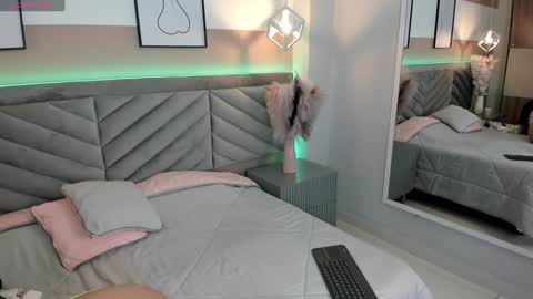 Snapshot of ary_thompson_ chatting on 01.29.25 ARY THOMPSON online show from 01.29.25