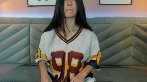 Snapshot of ary_thompson_ chatting on 04.03.26 ARY THOMPSON online show from 04.03.26