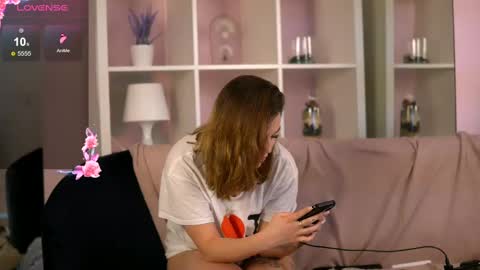 Snapshot of aryadeluna chatting on 02.24.25 Lunaa online show from 02.24.25