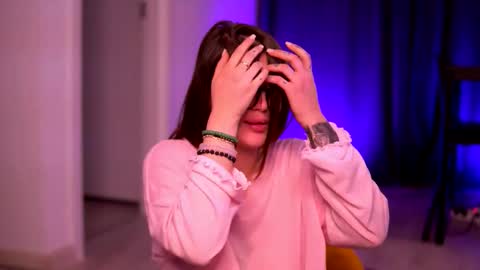 Snapshot of aryadeluna chatting on 10.21.25 Lunaa online show from 10.21.25