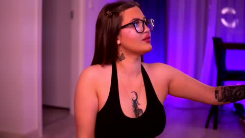 Snapshot of aryadeluna chatting on 10.24.25 Lunaa online show from 10.24.25