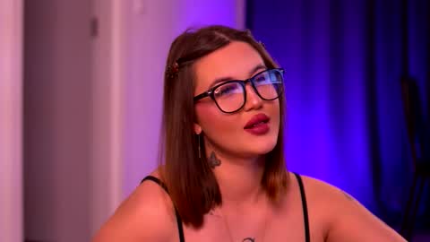 Snapshot of aryadeluna chatting on 10.27.25 Lunaa online show from 10.27.25