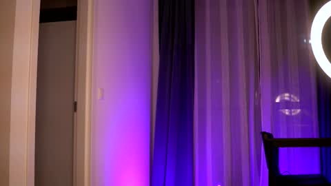 Snapshot of aryadeluna chatting on 11.08.25 Lunaa online show from 11.08.25