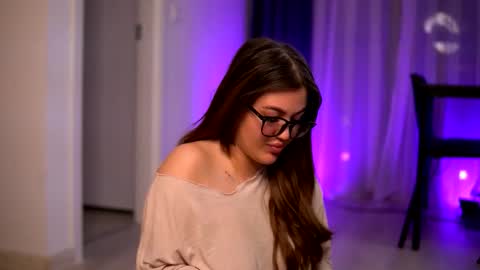 Snapshot of aryadeluna chatting on 12.01.25 Lunaa online show from 12.01.25