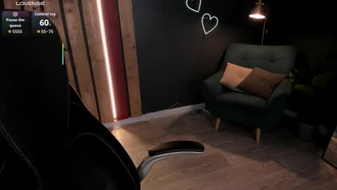 Snapshot of ashhasmy chatting on 09.19.25 Ash online show from 09.19.25