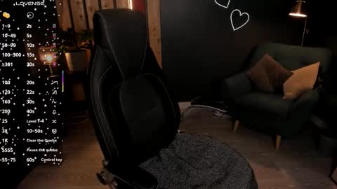 Snapshot of ashhasmy chatting on 11.18.25 Ash online show from 11.18.25