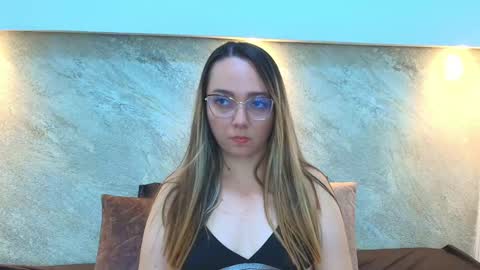 Snapshot of ashkey_bennet chatting on 10.14.25 Asley Bennet online show from 10.14.25