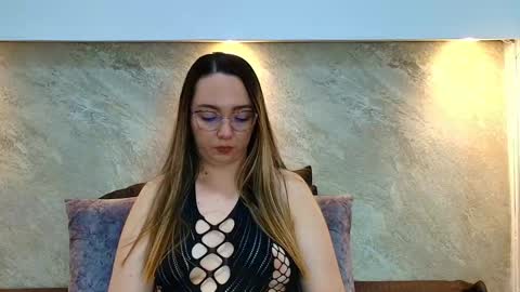 Snapshot of ashkey_bennet chatting on 10.20.25 Asley Bennet online show from 10.20.25