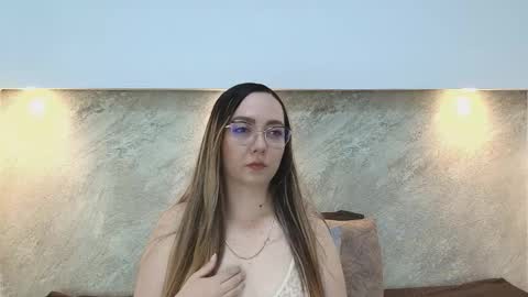 Snapshot of ashkey_bennet chatting on 11.19.25 Asley Bennet online show from 11.19.25