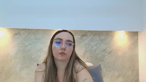 Snapshot of ashkey_bennet chatting on 11.20.25 Asley Bennet online show from 11.20.25