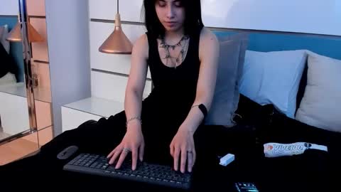 Ashkoreh online show from 12.04.25