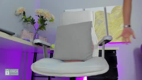 Snapshot of ashleey_thompsonn chatting on 12.15.24 Ashley online show from 12.15.24