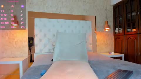 Snapshot of ashleeybrownn chatting on 12.19.24 Ashleey Brownn online show from 12.19.24