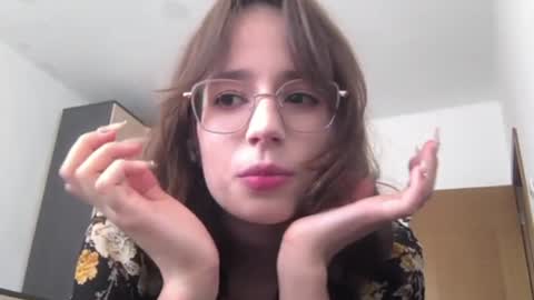 Snapshot of ashleighwinkelbauer chatting on 07.10.26 Leyla online show from 07.10.26