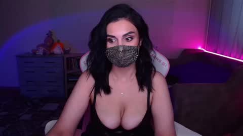   Yasmina   online show from 02.22.25