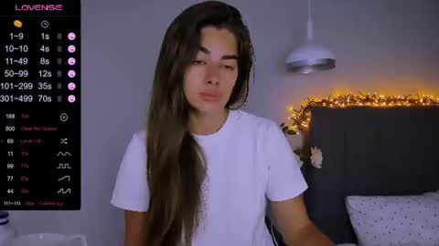 Snapshot of ashley__jess chatting on 06.18.26 Ashley online show from 06.18.26