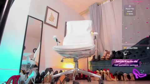 ashley_leon_ online show from 12.17.24