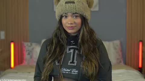Snapshot of ashley_ospino chatting on 02.23.25 Ashley online show from 02.23.25