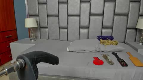 ASHLEY  My schedule 600 - 1400 GMT -5 online show from 10.22.25