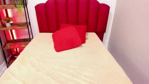 ashleyrobert_ online show from 01.18.25