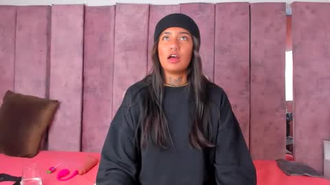 Snapshot of ashlie_robertss chatting on 01.11.25 Ashlie online show from 01.11.25