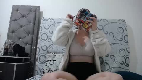 Snapshot of ashly_93 chatting on 12.16.24 engel online show from 12.16.24