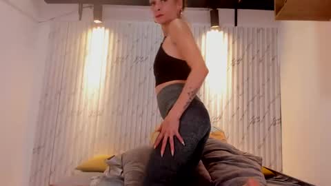 ashlybenison online show from 01.16.25