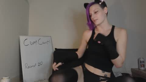 Snapshot of ashquartz chatting on 10.31.25 Ash online show from 10.31.25