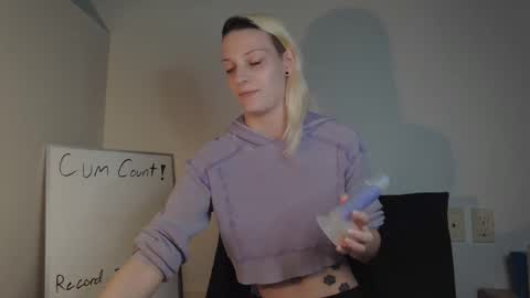 Snapshot of ashquartz chatting on 04.16.26 Ash online show from 04.16.26