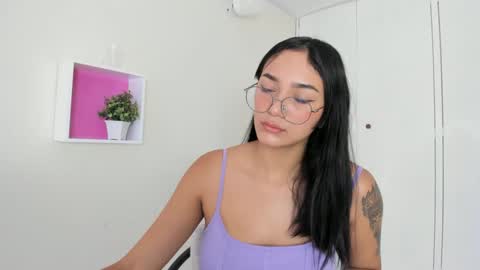 Snapshot of asiam_brunet chatting on 12.17.24 Camila online show from 12.17.24