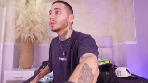 Snapshot of asiamiller_ chatting on 12.15.25 AsiaMiller online show from 12.15.25