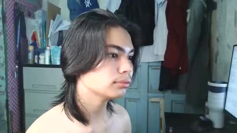 asian_babyboi online show from 10.11.25