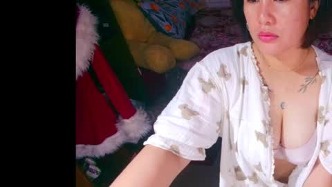 Snapshot of asian_diana69 chatting on 01.05.25 diane online show from 01.05.25