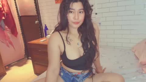 Snapshot of asian_diana69 chatting on 10.16.25 diane online show from 10.16.25