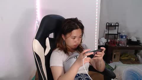 Snapshot of asian_honey69 chatting on 11.12.25 bb girl online show from 11.12.25