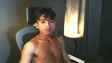 Snapshot of asian_hunk_moreno chatting on 06.26.26 Yuri online show from 06.26.26