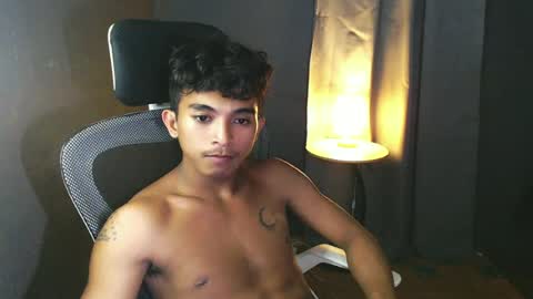 Snapshot of asian_hunk_moreno chatting on 06.29.26 Yuri online show from 06.29.26