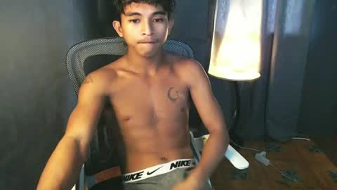 Snapshot of asian_hunk_moreno chatting on 07.07.26 Yuri online show from 07.07.26