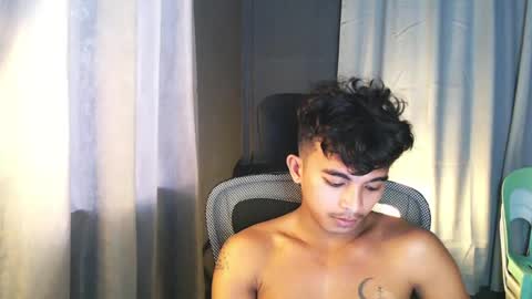 Snapshot of asian_hunk_moreno chatting on 07.21.26 Yuri online show from 07.21.26