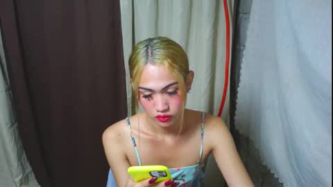 Snapshot of asian_loraine chatting on 09.22.25 LOVELY LORAINE online show from 09.22.25