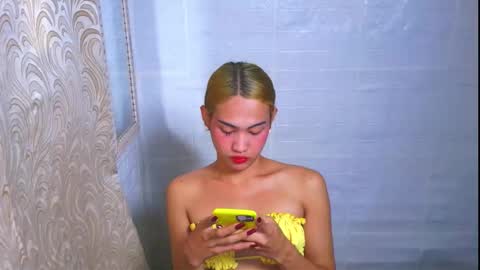 Snapshot of asian_loraine chatting on 09.27.25 LOVELY LORAINE online show from 09.27.25