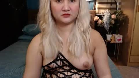 Snapshot of asian_princess15 chatting on 10.05.25 angela online show from 10.05.25