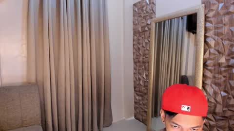 VICTORIA SCOTT online show from 02.04.25