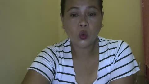 Snapshot of asianmom22 chatting on 04.23.26 asianmom22 online show from 04.23.26