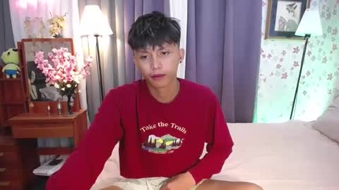 Snapshot of asiansmokeyxx chatting on 12.02.24 prince online show from 12.02.24