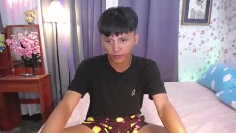 Snapshot of asiansmokeyxx chatting on 01.07.25 prince online show from 01.07.25