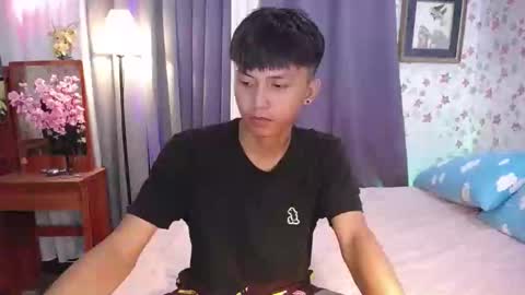 Snapshot of asiansmokeyxx chatting on 01.08.25 prince online show from 01.08.25