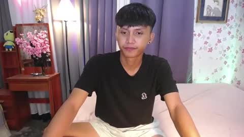 Snapshot of asiansmokeyxx chatting on 01.09.25 prince online show from 01.09.25