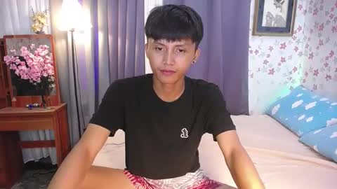 Snapshot of asiansmokeyxx chatting on 01.22.25 prince online show from 01.22.25